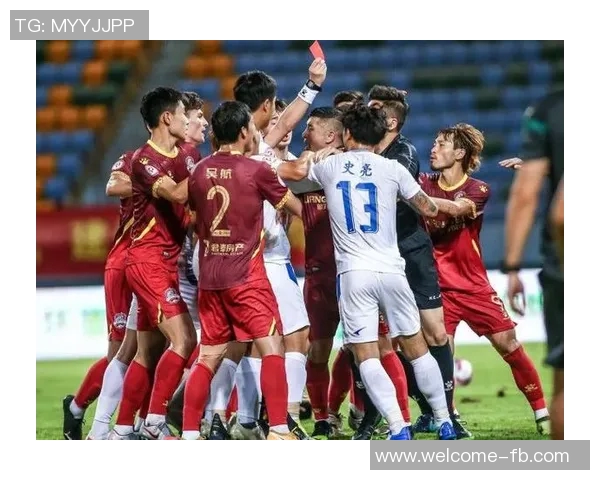 泰国队换人出现意外情况裁判与中国队共同调解纷争 泰国队换人出现意外情况裁判与中国队共同调解纷争