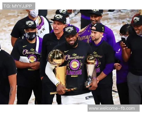 迈克布朗称赞骑士表现出色并强调球队仍有巨大提升潜力 迈克布朗称赞骑士表现出色并强调球队仍有巨大提升潜力