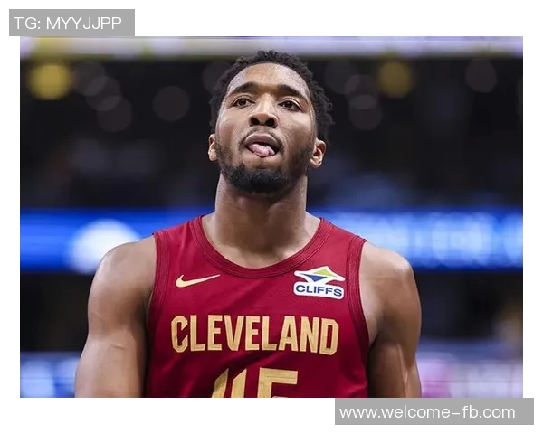 米切尔短暂出战18分钟表现平平贡献7分1板2助2断展现潜力 米切尔短暂出战18分钟表现平平贡献7分1板2助2断展现潜力